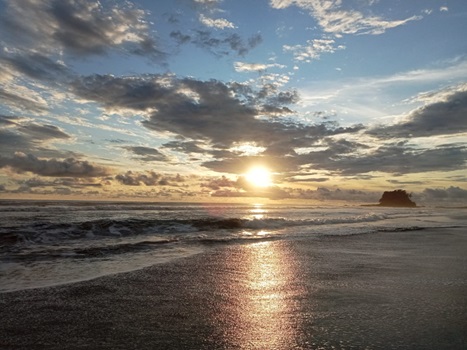 Atardeceres como estos son el pan de cada día en el horizonte del Pacifico.